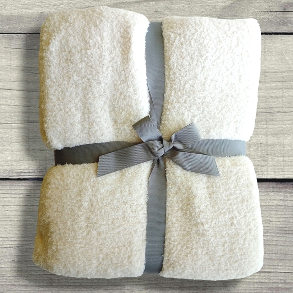 Comfort Bay White Cozy Knit Throw Blanket - Picture 4 of 6